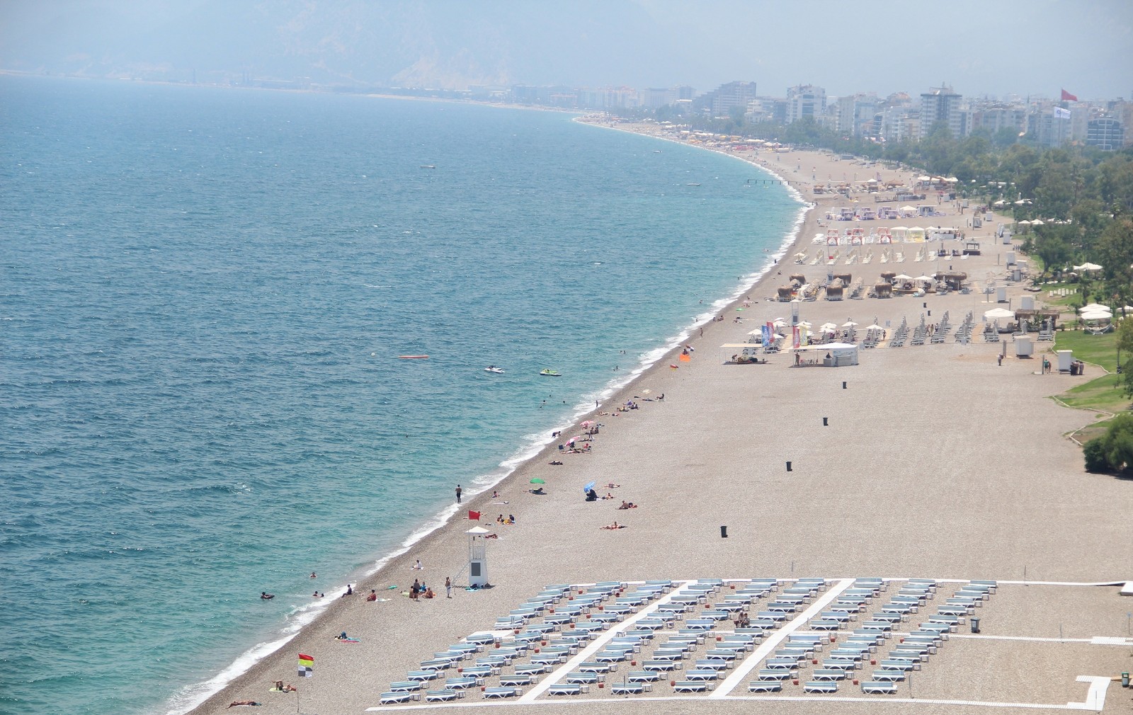 Antalyada sahillerde turist yoğunluğu Antalya Haberleri