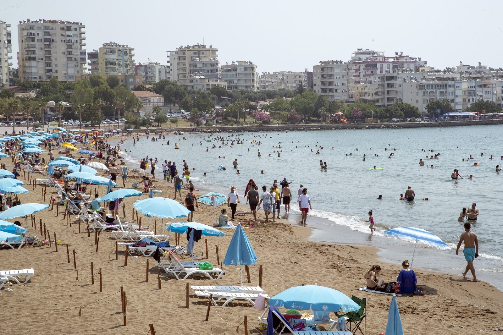 Mersinde plajlar tatilcilerin akınına uğruyor Mersin Haberleri