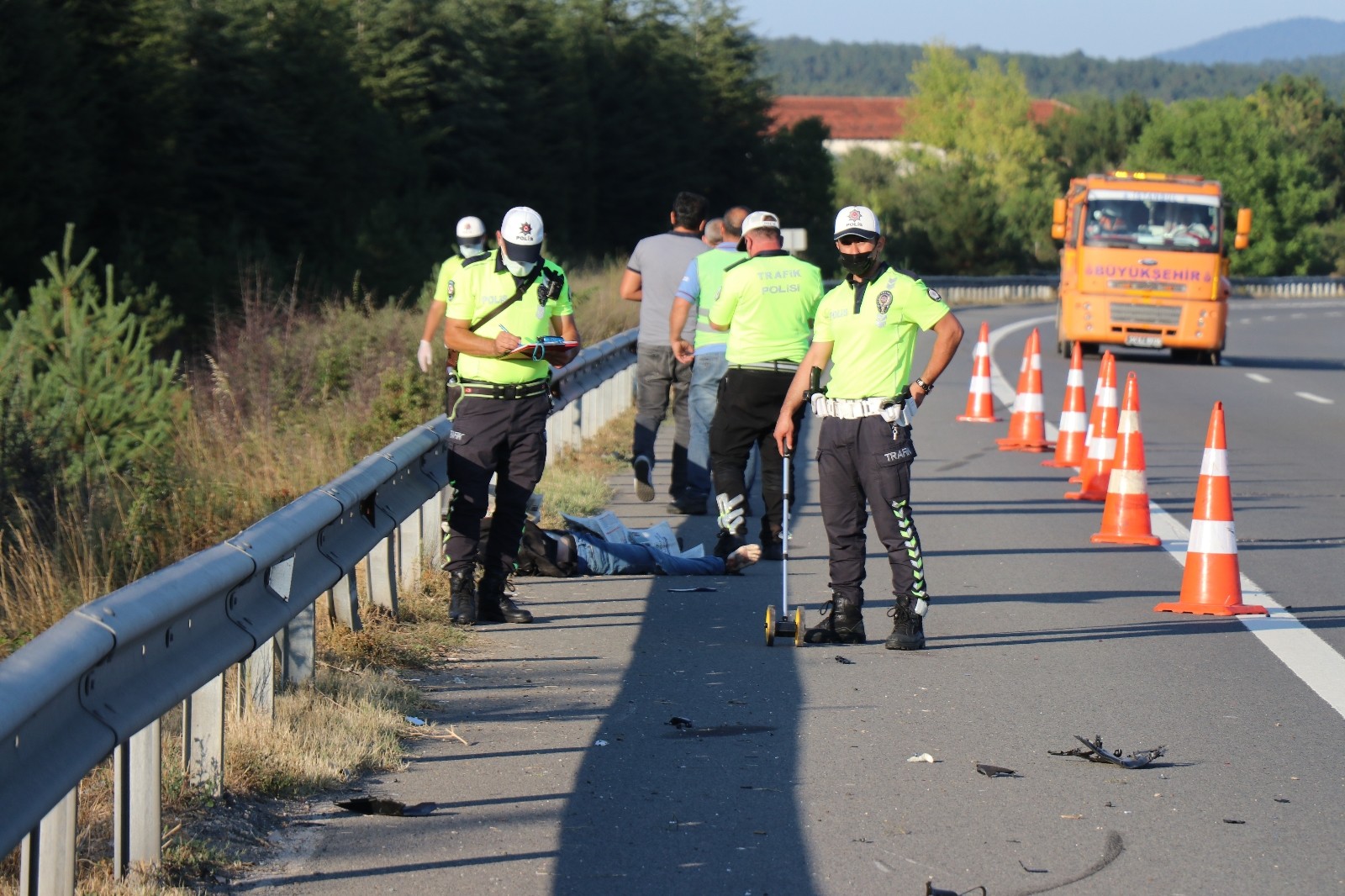 Temde Bariyerlere Arpan Motosiklet S R C S Hayat N Kaybetti Bolu