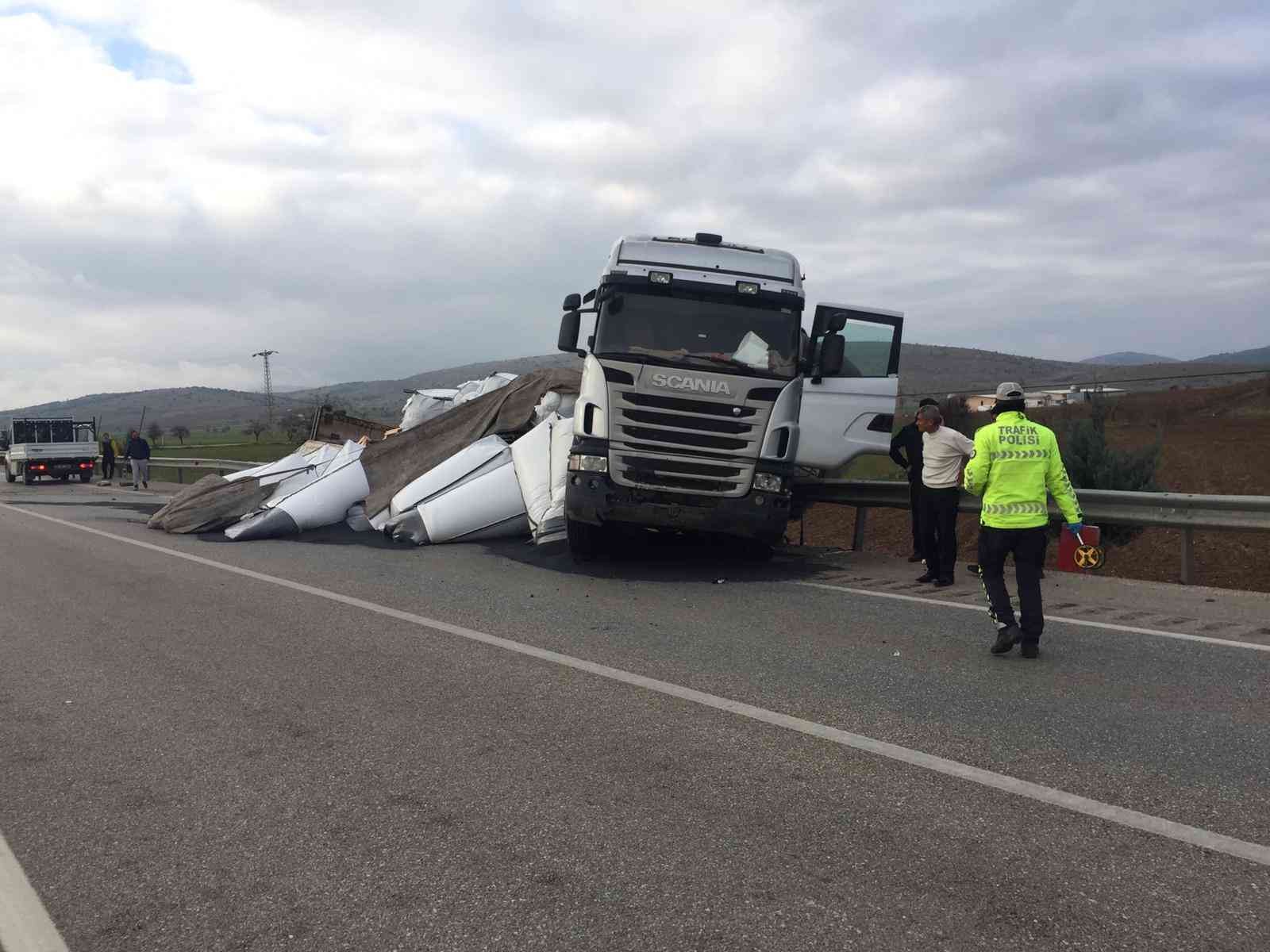 Kulada Kontrolden Kan T R Bariyerlere Arpt Manisa Haberleri