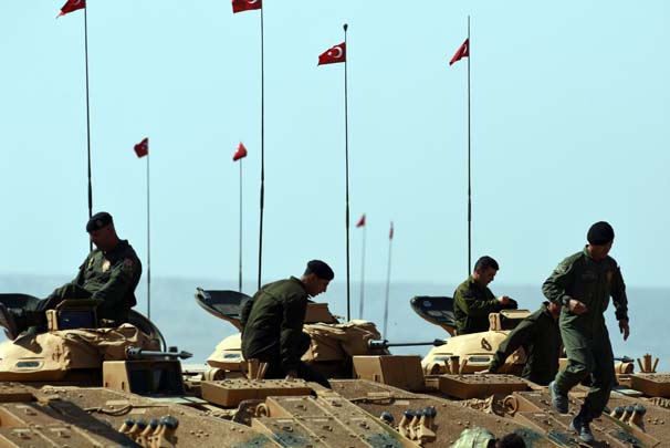 Silopi’de tanklara böyle bakım yaptılar