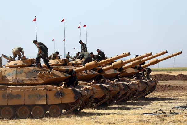 Silopi’de tanklara böyle bakım yaptılar