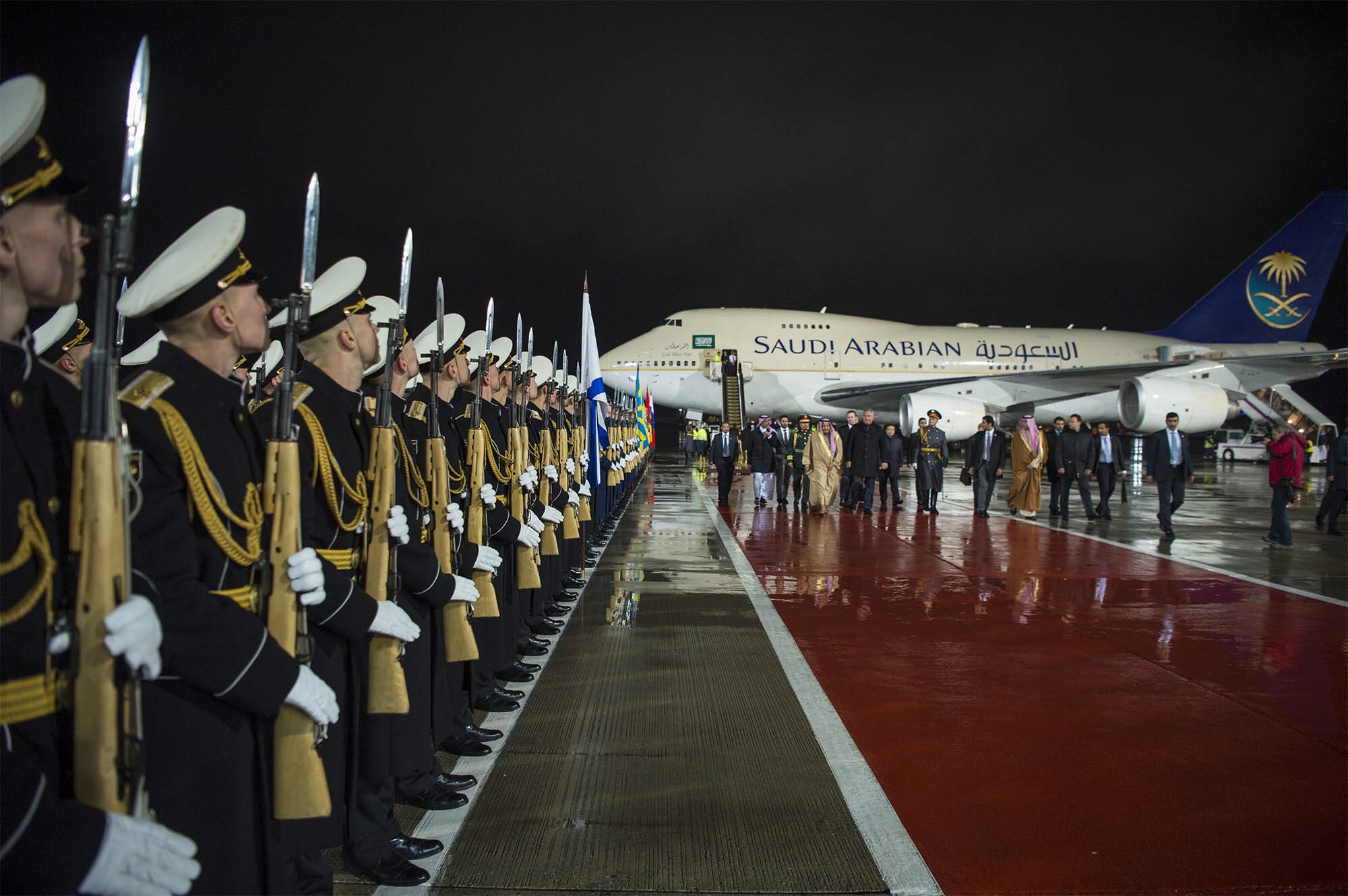 Tarihte bir ilk! Suudi kralı ilk kez...