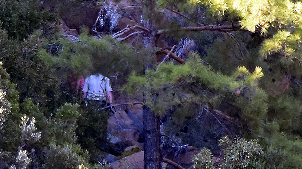 Köşeye sıkıştırılan terörist kendini patlattı