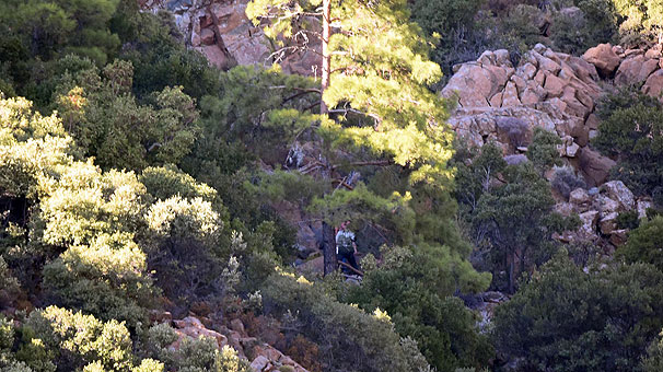 Köşeye sıkıştırılan terörist kendini patlattı