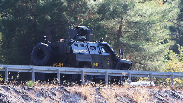 Köşeye sıkıştırılan terörist kendini patlattı