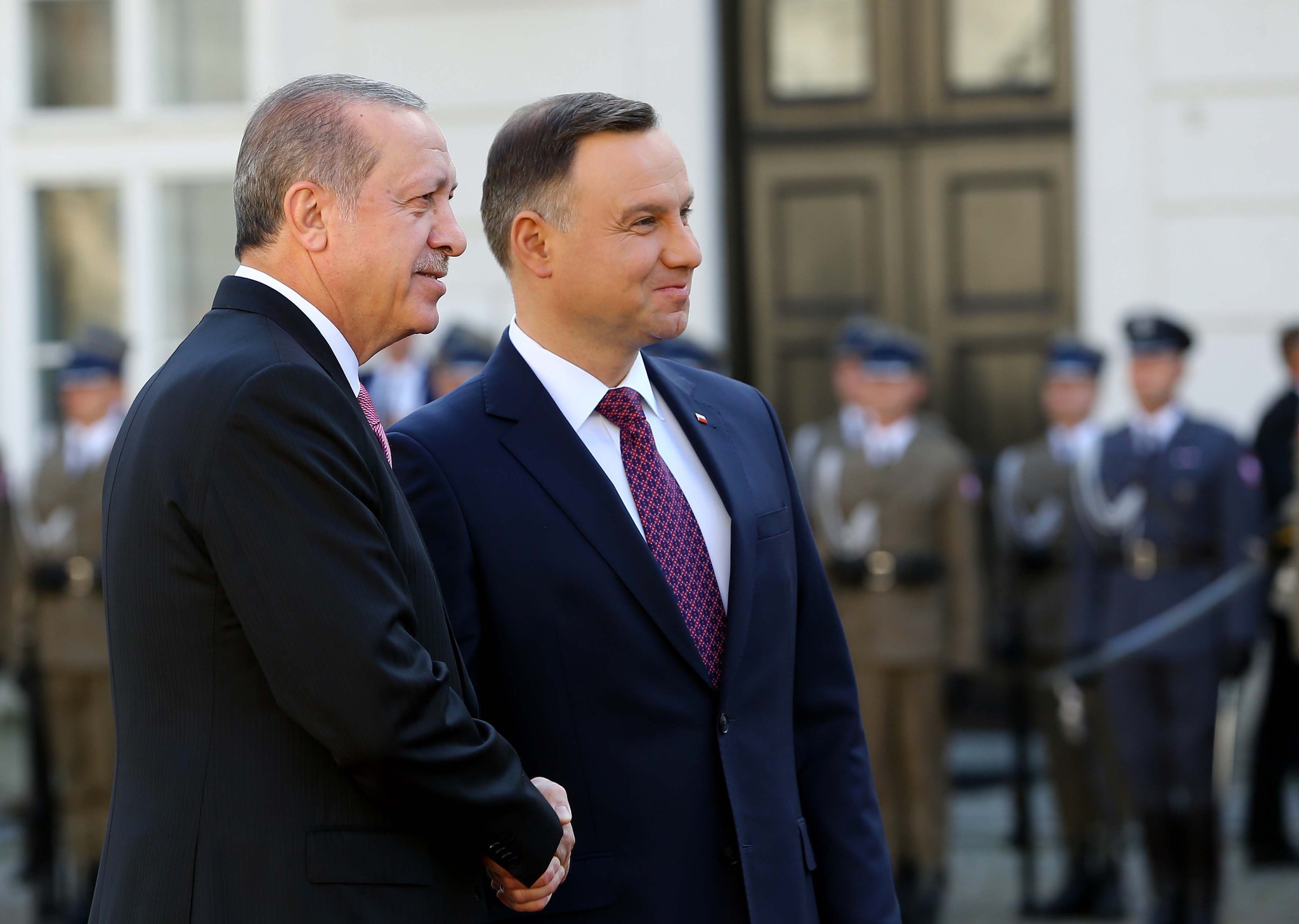 Son dakika: Cumhurbaşkanı Erdoğan’a Polonya’da bando sürprizi!