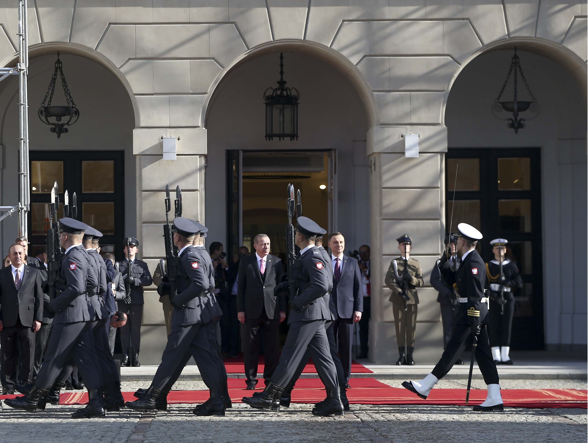 Son dakika: Cumhurbaşkanı Erdoğan’a Polonya’da bando sürprizi!