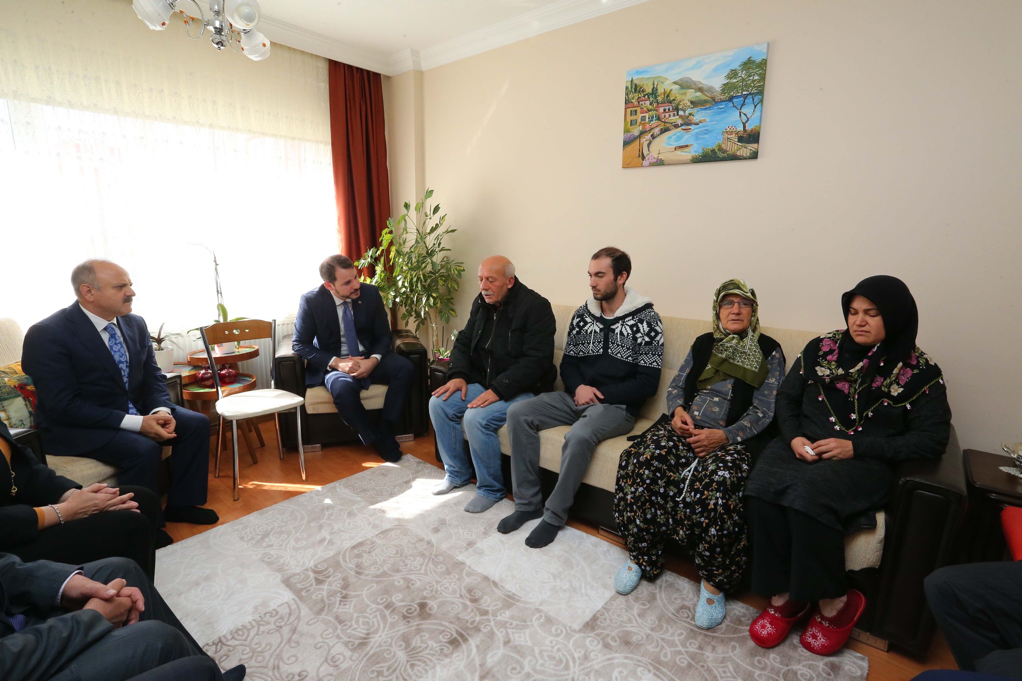 Enerji ve Tabii Kaynaklar Bakanı Albayrak’tan şehit ailesine taziye ziyareti