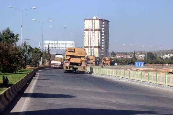 Sınırda hareketli dakikalar! Büyük sevkiyat devam ediyor...