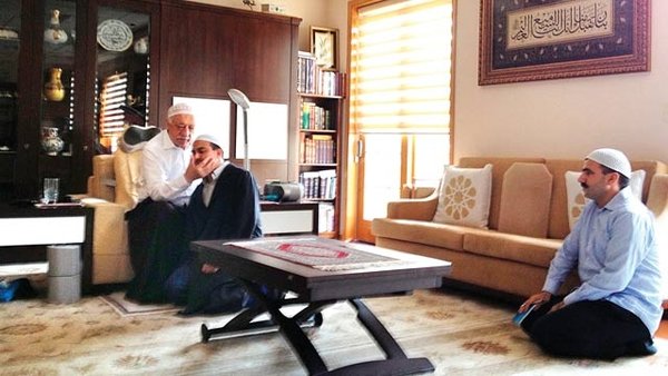 FETÖ’cü hainler birbirine girdi! Masaj fotoğrafı ile ortaya çıkan kavga