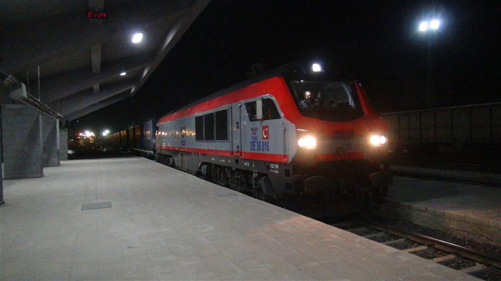 Son dakika haberi: Bakü-Tiflis-Kars Demiryolu’nda ilk tren, Kars’a geldi