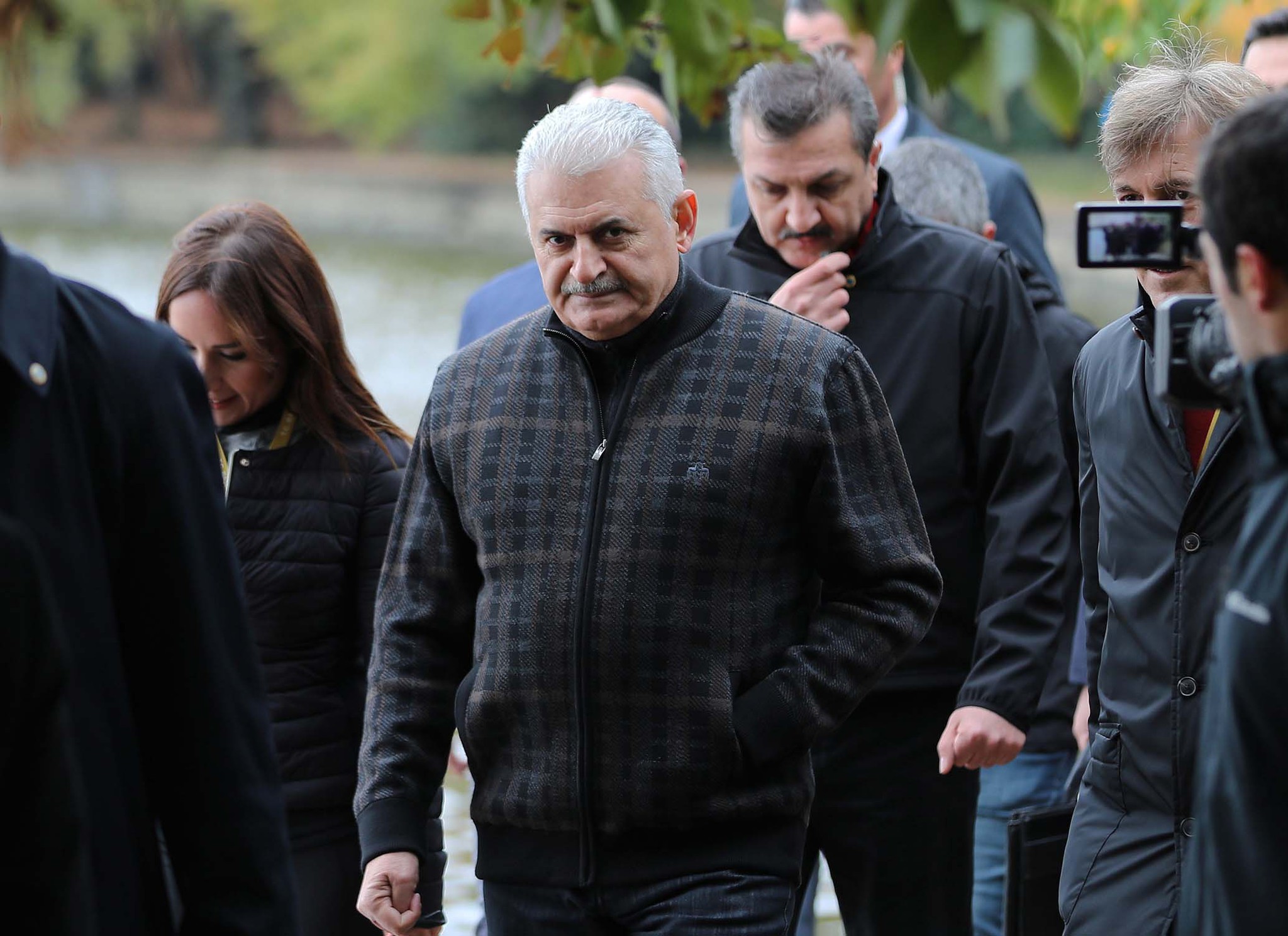 Başbakan Yıldırım ABD’de gazetecilerle sabah yürüyüşüne çıktı