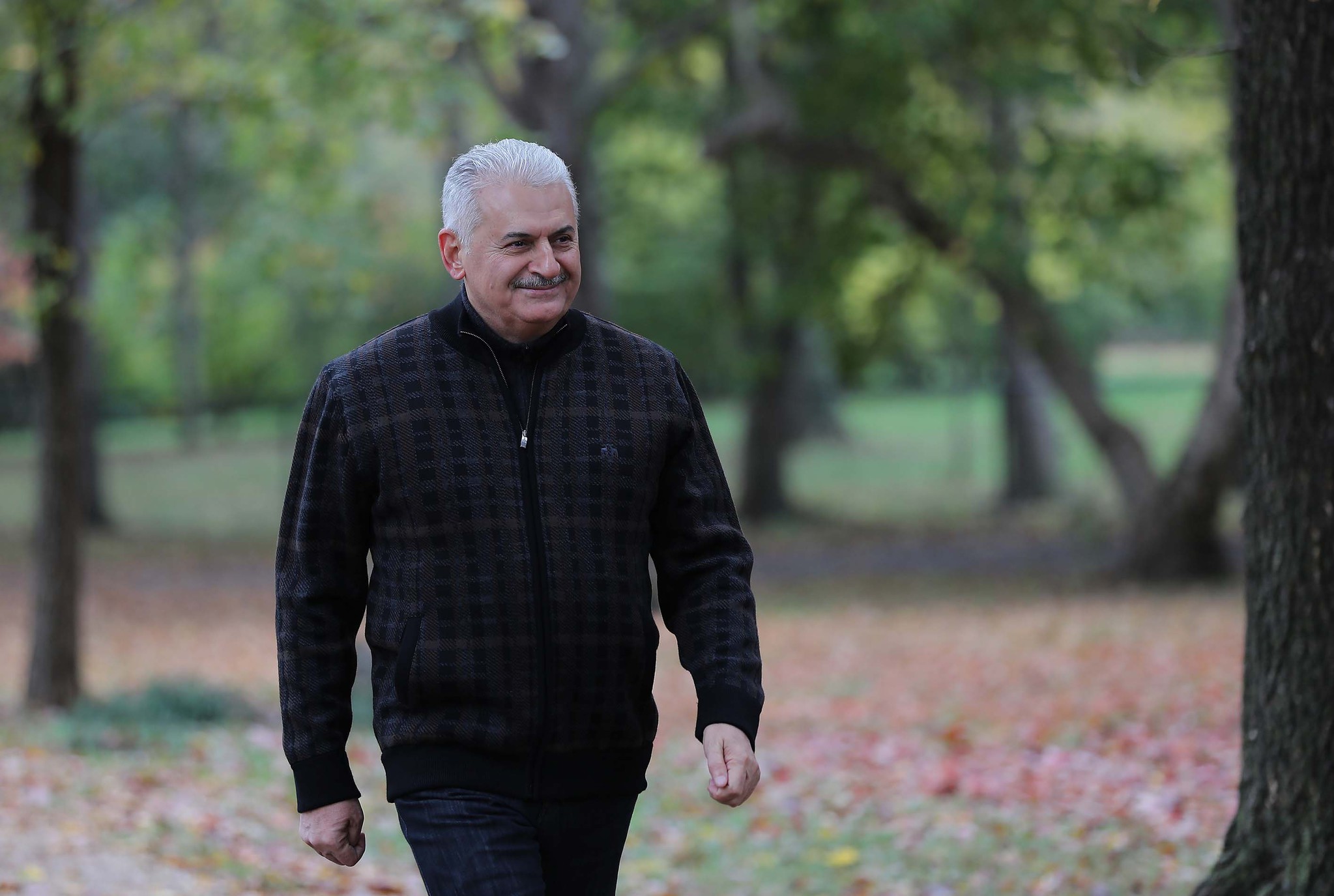 Başbakan Yıldırım ABD’de gazetecilerle sabah yürüyüşüne çıktı