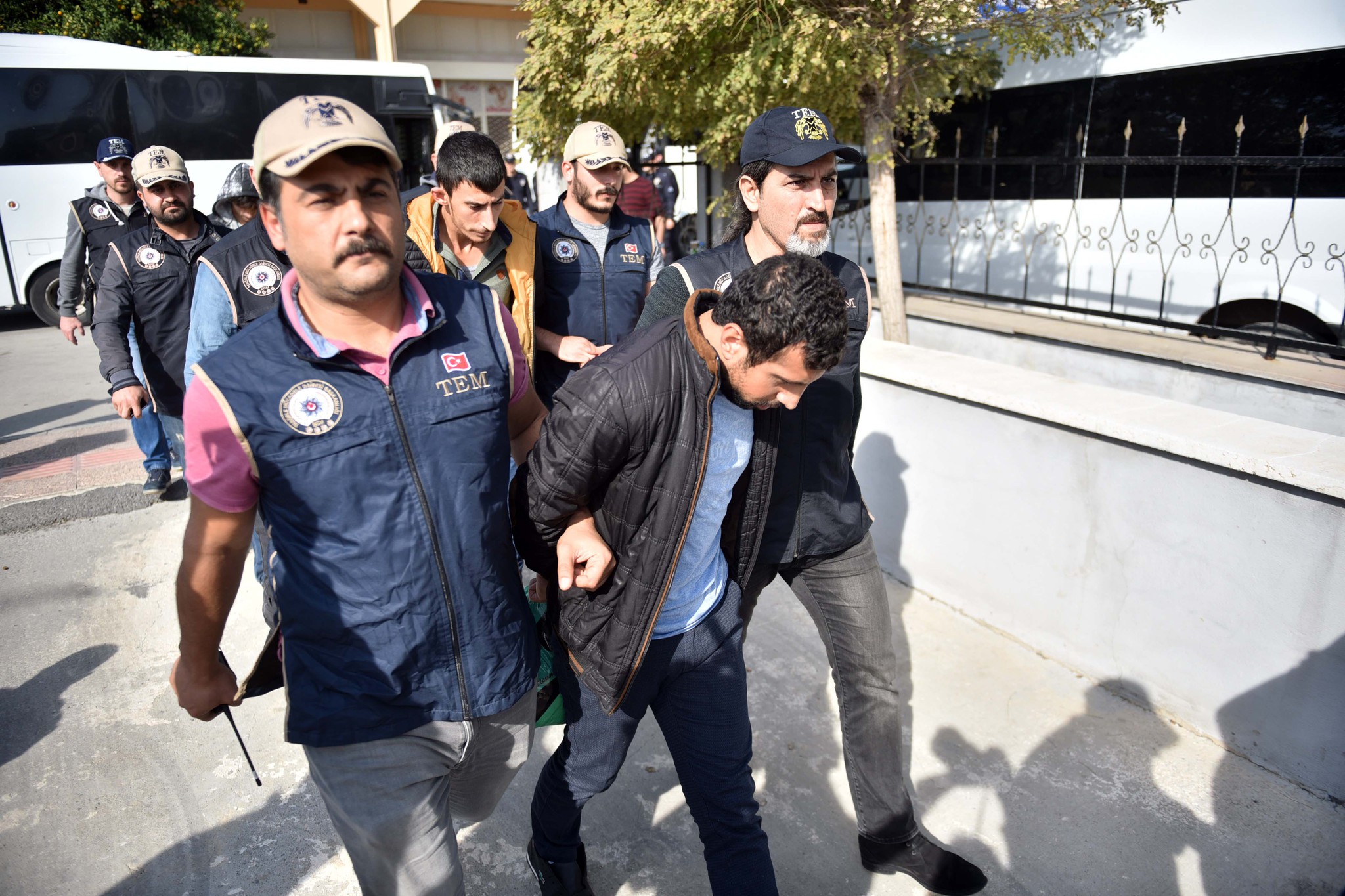 Son dakika: Mersin’de polis servis aracına yönelik bombalı saldırının zanlıları yakalandı