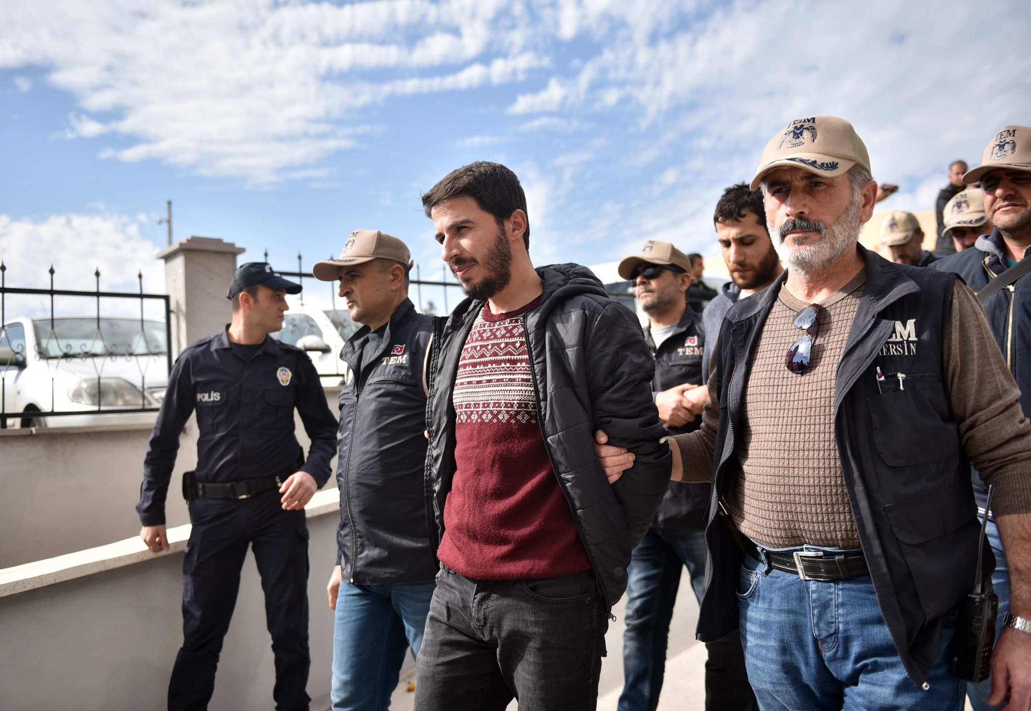 Son dakika: Mersin’de polis servis aracına yönelik bombalı saldırının zanlıları yakalandı