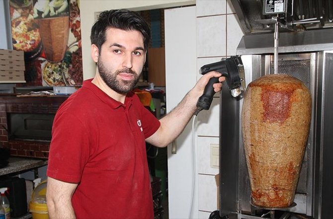 Alman belediye başkanını kurtaran dönerciler kahraman ilan edildi