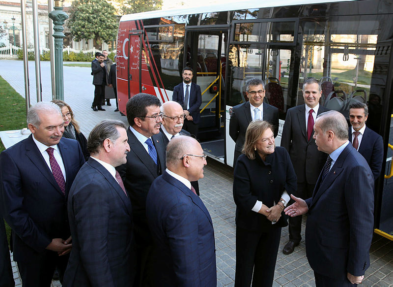 Erdoğan, TEMSA’nın elektrikli otobüsü ile Mabeyn Köşkü’ne gitti