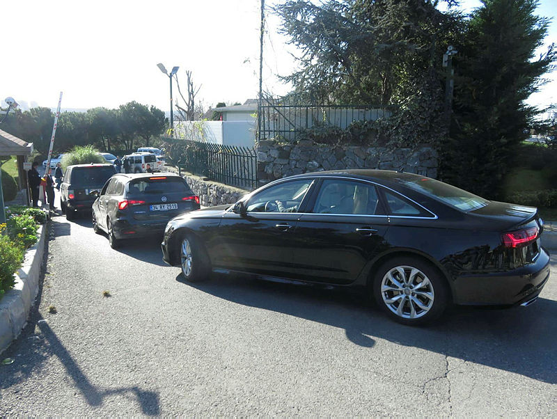 Mesut Yılmaz’ın Beykoz’daki evine ziyaretçi akını