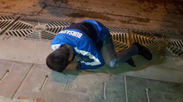Bursa’da kaza yapan alkollü sürücü ağladı