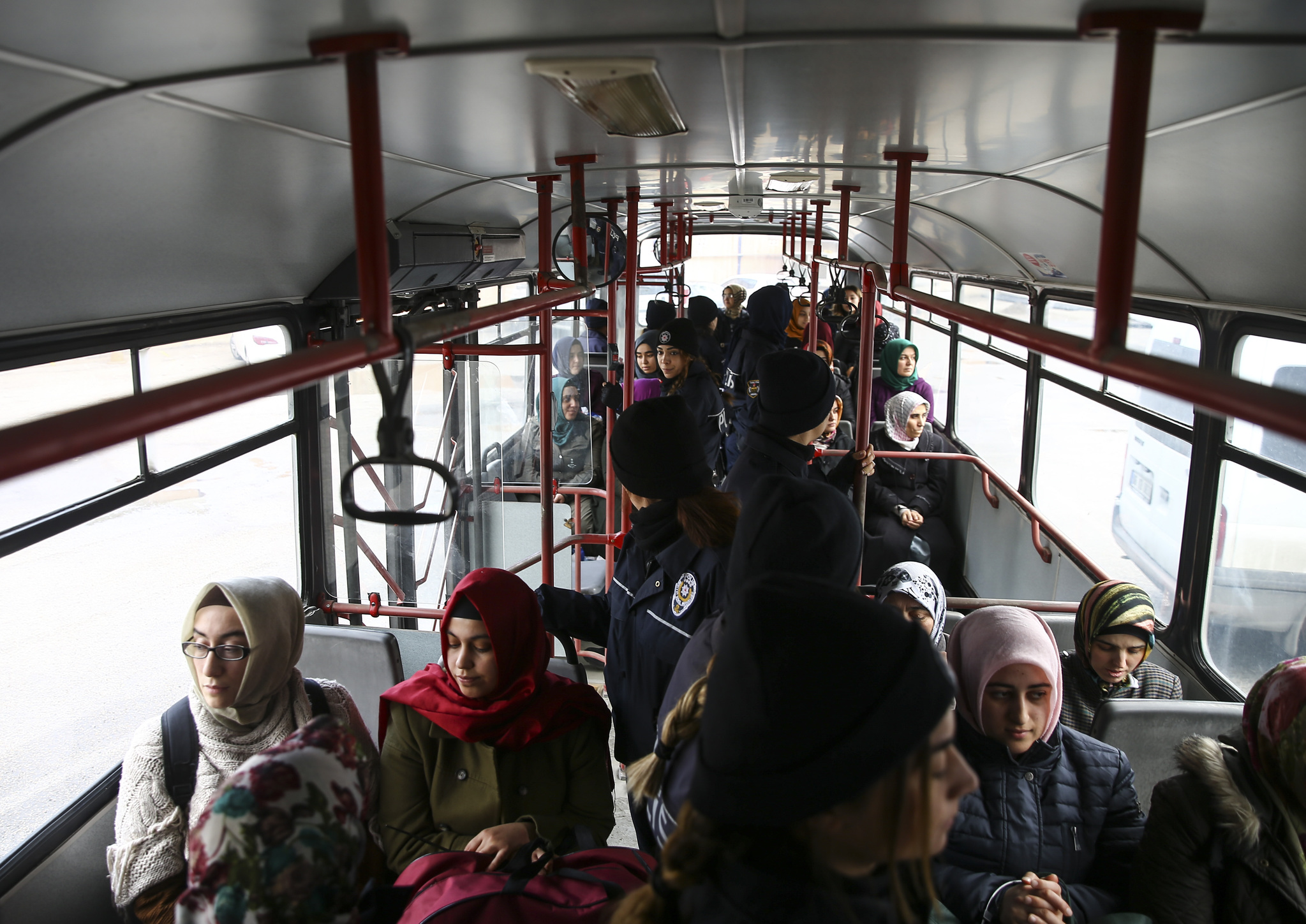 Gülerek geldiler! Şüpheliler arasında o da var