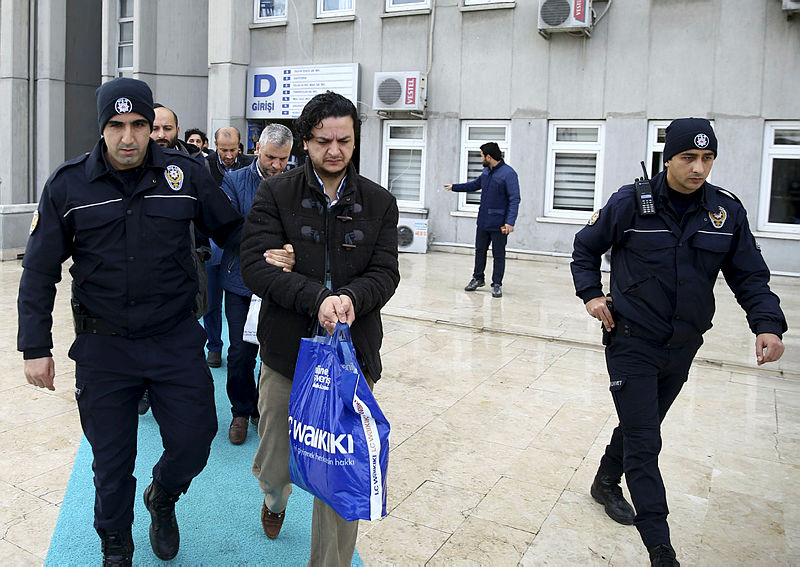 Gülerek geldiler! Şüpheliler arasında o da var