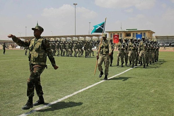 Mogadişu’daki Türk askeri eğitim merkezi ilk mezunlarını verdi!