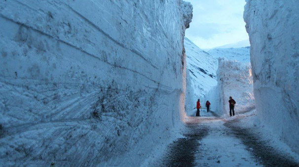 Dünya yedi metrelik kar fotoğrafını konuşuyor