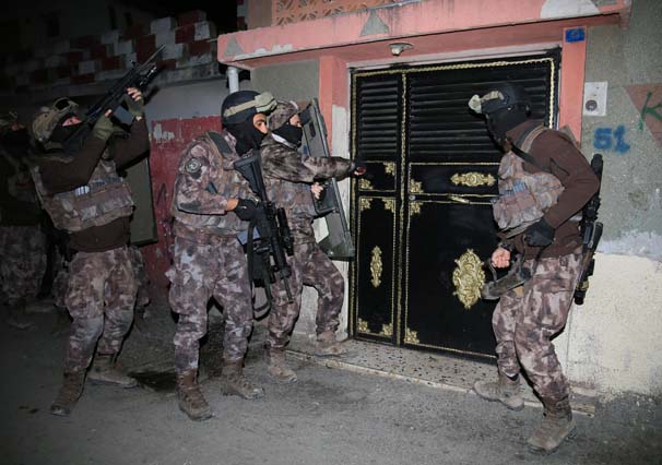 Adana’daki gasp ve uyuşturucu operasyonu