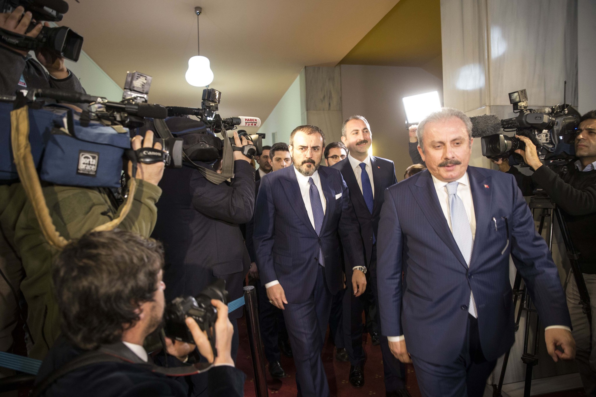 AK Parti ile MHP arasındaki ittifak görüşmeleri başladı