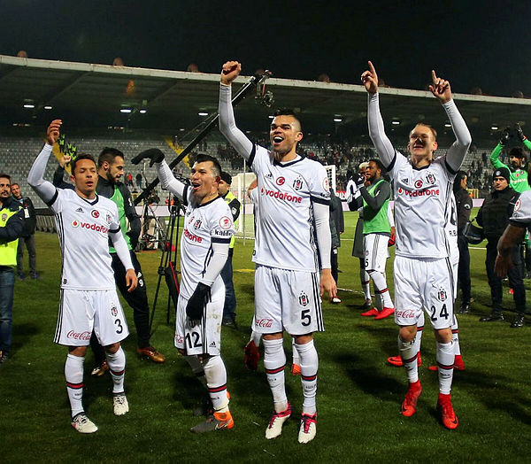 Beşiktaş’ta büyük operasyon!