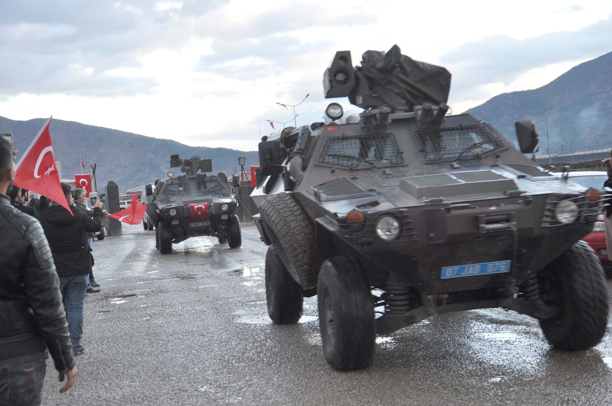 Afrin’de son dakika gelişmesi... Özel Timler Afrin’e girdi