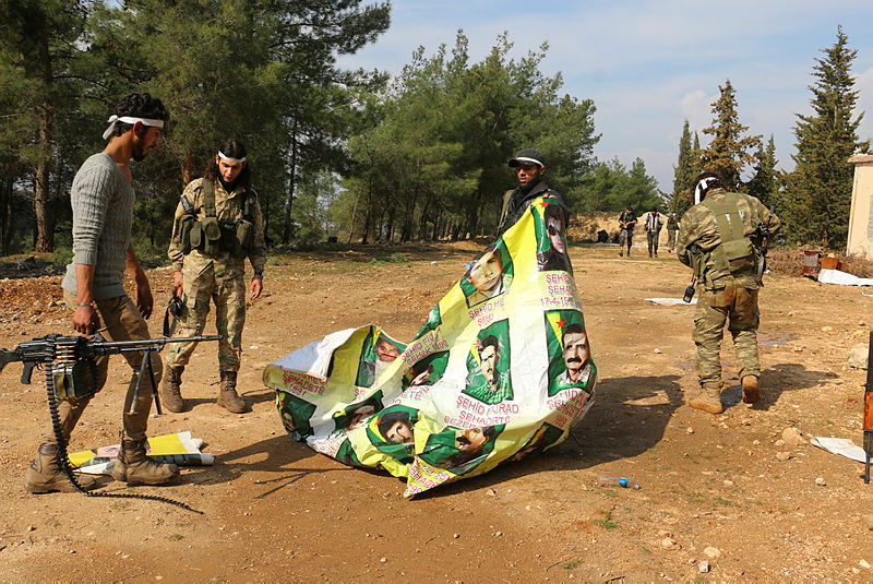 Terörist başı Öcalan’ın posterleri tek tek söküldü