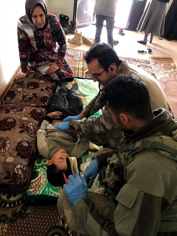 Mehmetçik’ten Afrin’deki sivillere şefkat eli