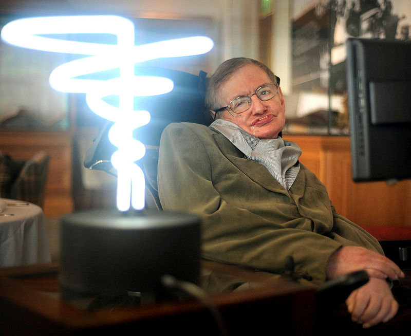 Ünlü fizikçi Stephen Hawking ölmeden önce insanlığı böyle uyarmıştı!