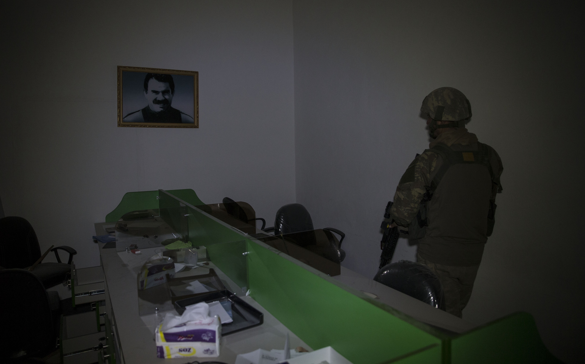 Mehmetçik Afrin’de terör örgütünün karargahını buldu