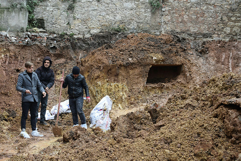 Kocaeli’de inşaat kazısında çıkan tarihi yapıda insan kemikleri bulundu