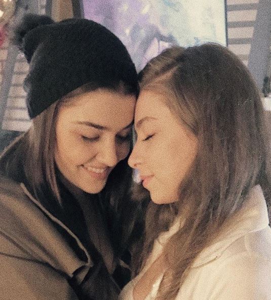 Oyuncu Hande Erçel�in ablası Gamze Erçel nişanlandı Sayfa 4 Magazin