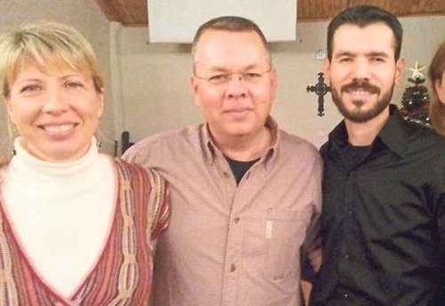 Diriliş Kilisesi papazı Brunson’un manevi oğlu İzmir’de Kürt kökenli vatandaşları Hristiyanlaştırmak istemiş