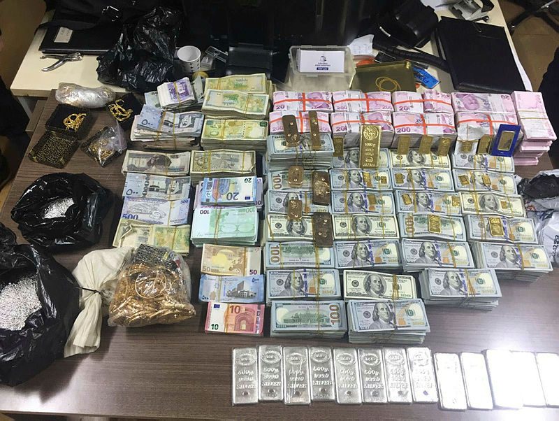 Son dakika: İstanbul’da 2 DEAŞ’lı terörist silah ve servetleriyle birlikte yakalandı