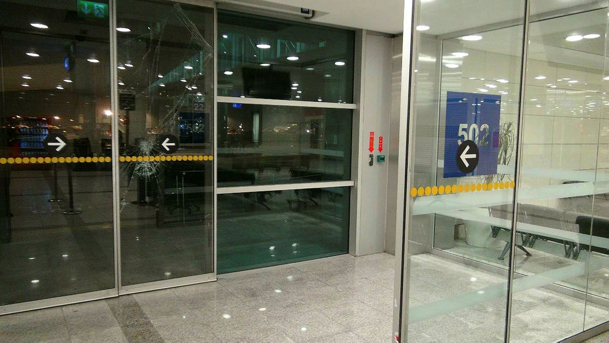 Atatürk Havalimanı’nda uçağı kaçıran Rus yolcu, kapıyı kırıp aprona girdi