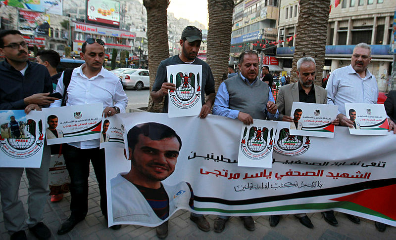 İsrail Filsitinli gazeteciyi hedef aldı