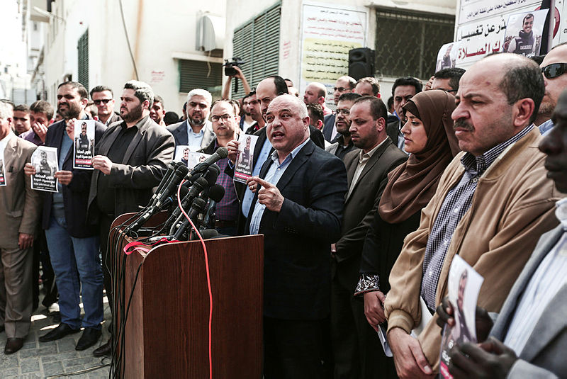 İsrail Filsitinli gazeteciyi hedef aldı