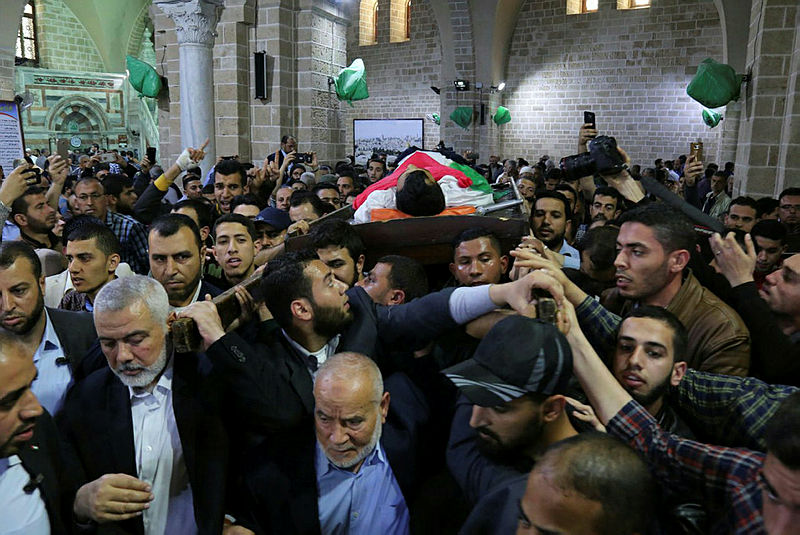 İsrail Filsitinli gazeteciyi hedef aldı