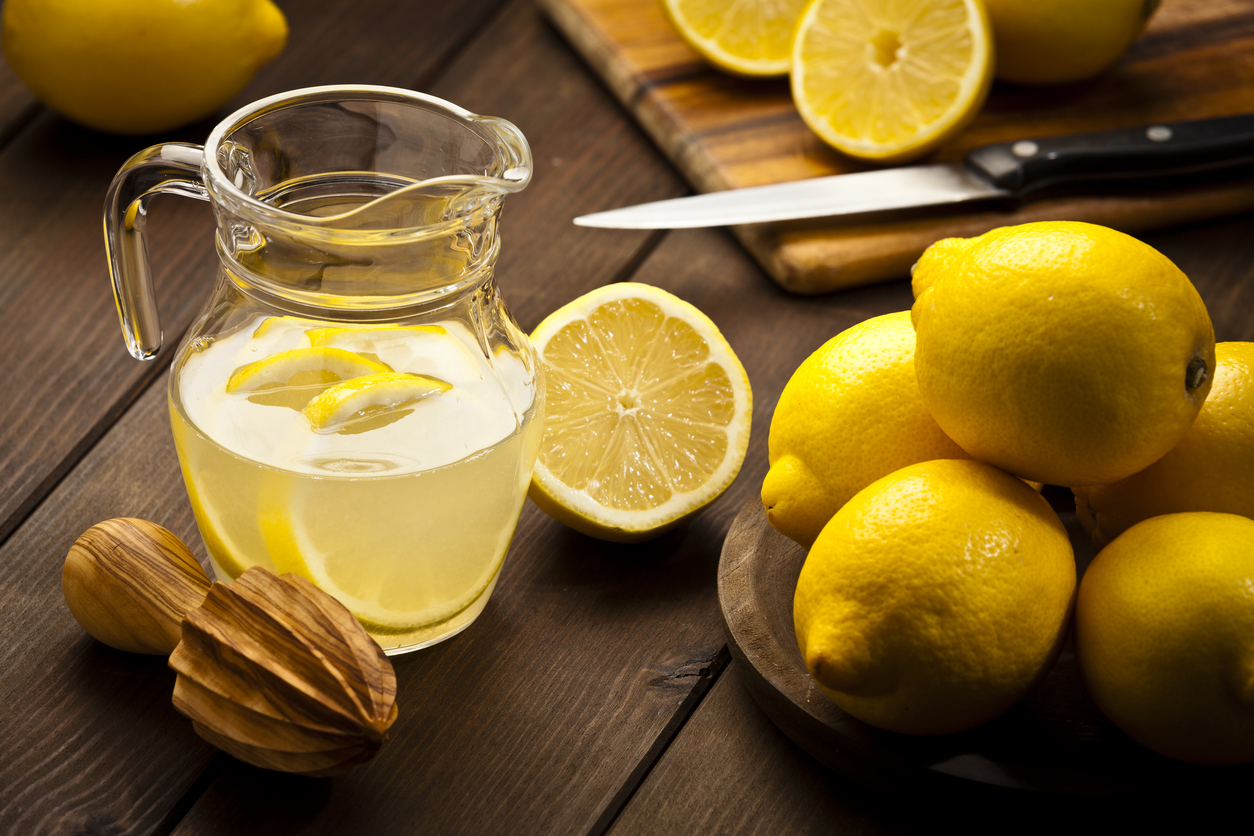 Yatarken baş ucunuza limon koyduğunuzda vücudunuzda olanlara inanamayacaksınız!