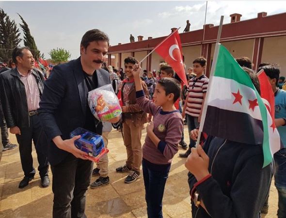 Oyuncu Ufuk Özkan’dan asker ve polislere moral ziyareti