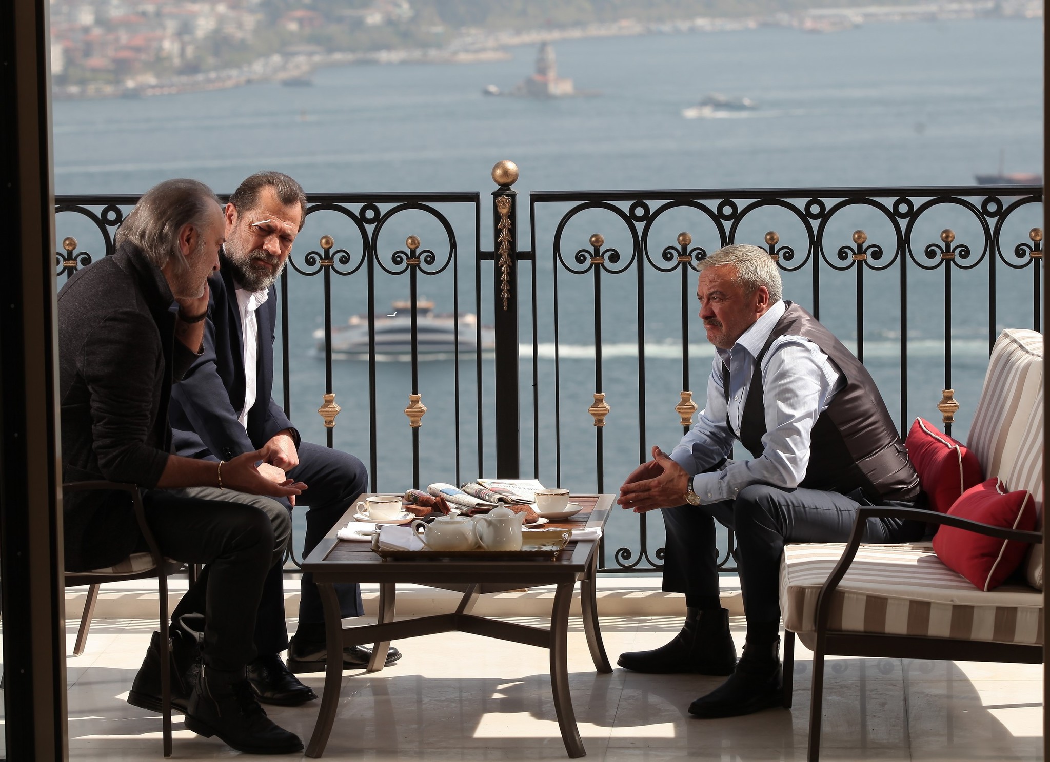 Eşkıya Dünyaya Hükümdar Olmaz 99. bölüm fotoğrafları! İşte yeni bölümden detaylar