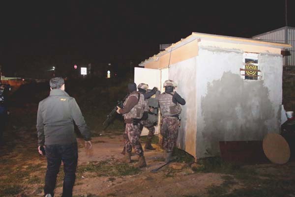 İstanbul’da helikopter destekli şafak operasyonu