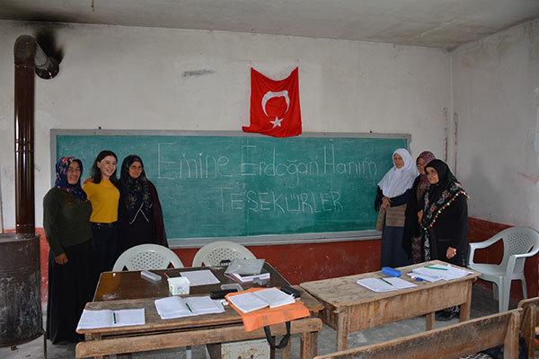 Köy okuluna gidebilsin diye öğretmene makam aracı tahsis edildi