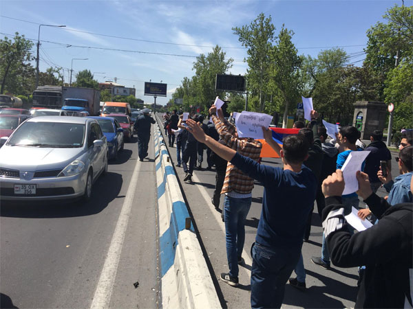 Ermenistan’da protestoculara gözaltı